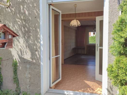 Reihenmittelhaus zum Kauf 87.500 € 4 Zimmer 80 m² 275 m² Grundstück Ferdinand-von-Freiligrath-Straße 34 Hoyerswerda 02977