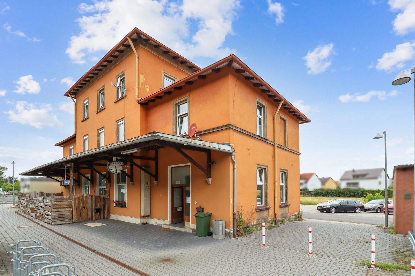 Immobilie in Petersaurach - Außergewöhnliches Mehrfamilienhaus mit attraktiver Rendite - Bild 0