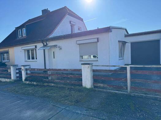 Doppelhaushälfte zum Kauf 139.000 € 5 Zimmer 140 m² 1.170 m² Grundstück frei ab sofort Otto-Lange-Straße 23 Bernburg 06406