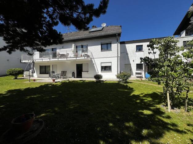 Einfamilienhaus zum Kauf provisionsfrei 675.000 € 10 Zimmer 275 m² 820 m² Grundstück Eschenhahn Idstein - Eschenhahn 65510