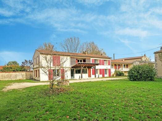 Haus zum Kauf 249.948 € 325 m² 11.427 m² Grundstück Néré 17510