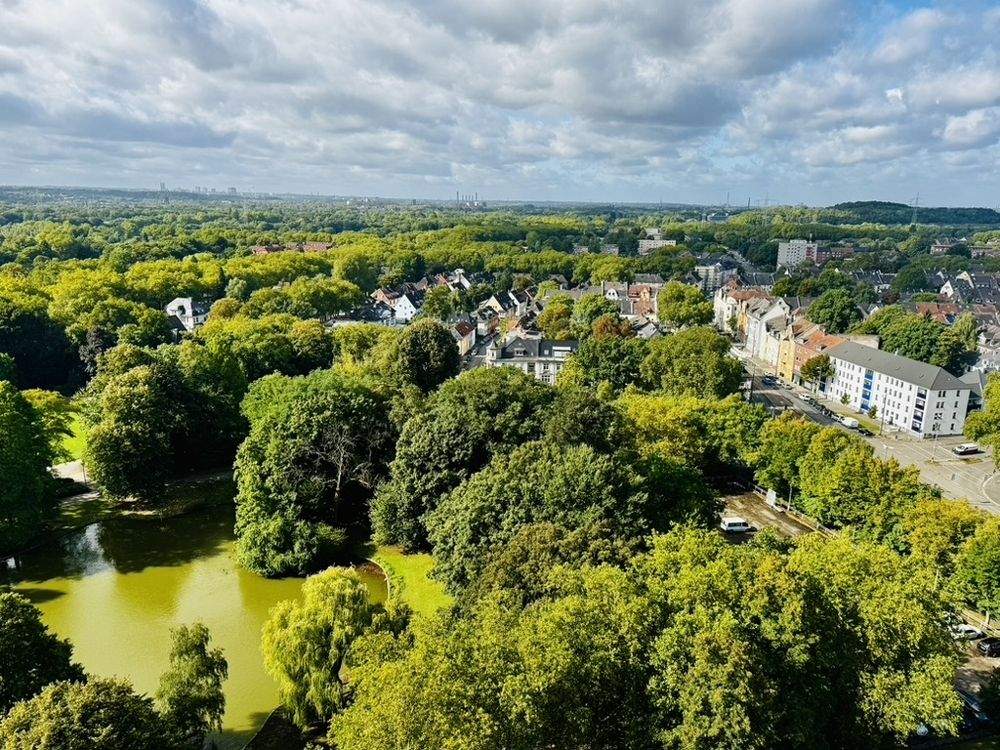 Komfortables Apartment in Exklusiver Lage und schöner Aussicht in den Stadtgarten und das Ruhrgebiet – Gelsenkirchen – Bild 1 von 13