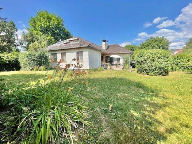 Villa zum Kauf 490.000 € 8,5 Zimmer 180 m² 1.019 m² Grundstück frei ab 01.02.2026 Aldingen 78554