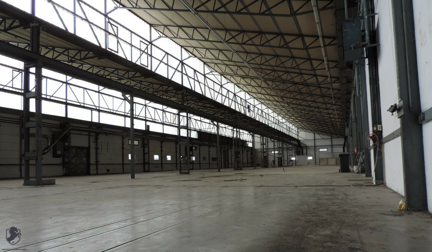 Lagerhalle zur Miete 4,50 € 2.500 m²<br/>Lagerfläche Neutal 7343