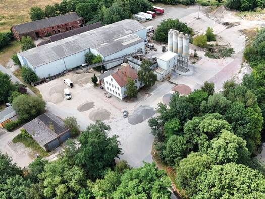 Einfamilienhaus zum Kauf 25.000 € 6 Zimmer 200 m² 2.051 m² Grundstück Mittelweg 29 Schweinitz Jessen (Elster) 06917