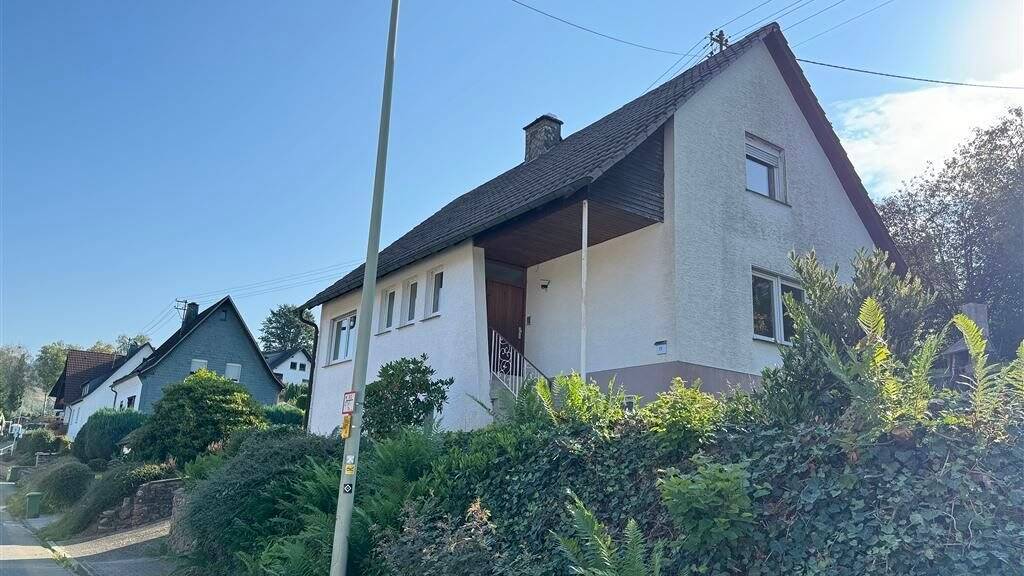 Einfamilienhaus zum Kauf 129.000 € 5 Zimmer 125 m² 766 m² Grundstück Oberhundem Kirchhundem 57399