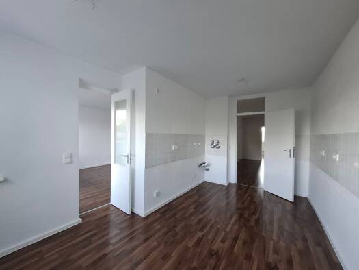 Wohnung zur Miete 803 € 4,5 Zimmer 110,6 m² 5. Geschoss frei ab 01.10.2026 Finsterwalder Straße 7 Märkisches Viertel Reinickendorf 13435