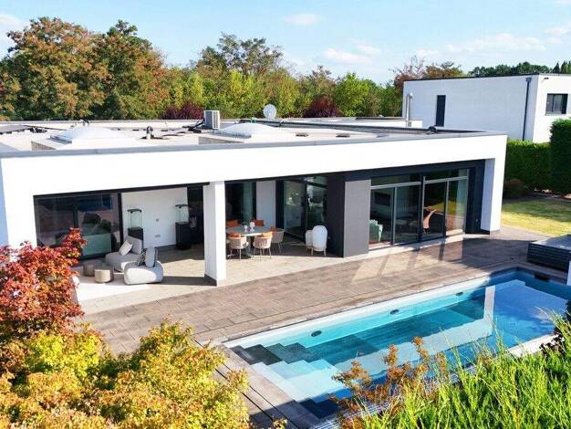 Villa zum Kauf 4 Zimmer 220,1 m² 2.433 m² Grundstück frei ab sofort Bitterfeld Bitterfeld-Wolfen/ Bitterfeld 06749