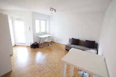 Wohnung zur Miete 650 € 1 Zimmer 41,3 m² Dachgeschoss, 2. Geschoss frei ab sofort Stubenloh Erlangen 91052