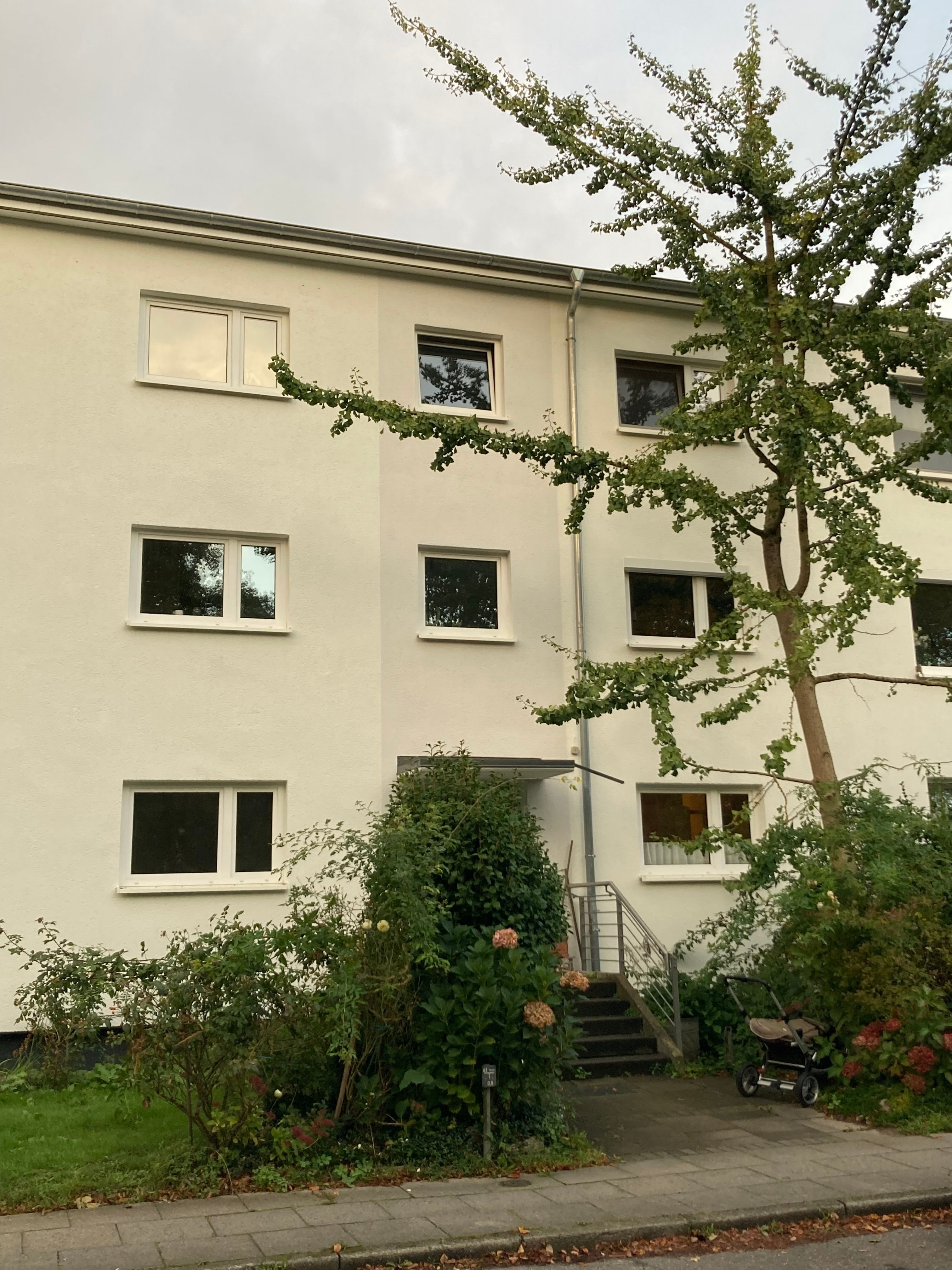 Wohnung zur Miete 1.080 € 4 Zimmer 84,8 m²<br/>Wohnfläche 2.<br/>Geschoss ab sofort<br/>Verfügbarkeit Groß Flottbek Hamburg 22607