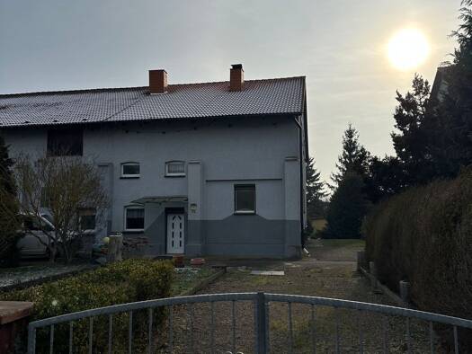 Doppelhaushälfte zum Kauf 135.000 € 4,5 Zimmer 156 m² 805 m² Grundstück frei ab sofort Wandersleben Drei Gleichen 99869