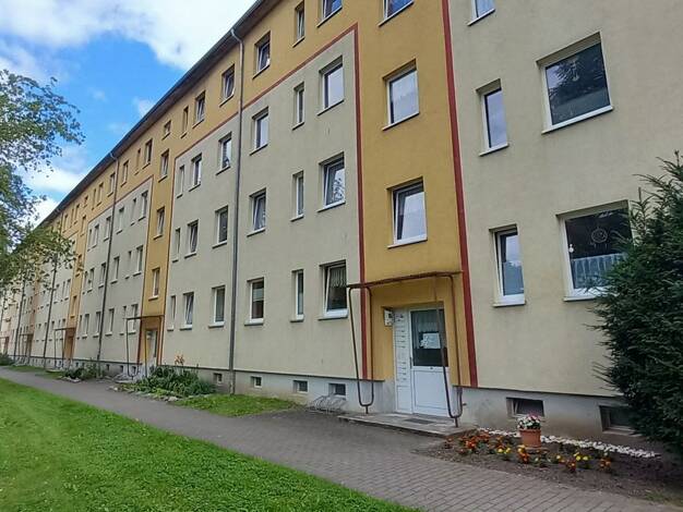 Wohnung zur Miete 448 € 2,5 Zimmer 64 m² 3. Geschoss frei ab 01.05.2026 Clara-Zetkin-Straße 15b Güstrow 18273