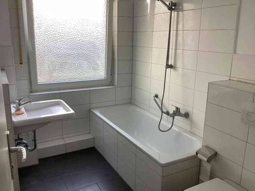 Wohnung zur Miete 700 € 4 Zimmer 88,4 m² frei ab sofort Lichtenbroicher Weg 63 Unterrath Düsseldorf 40472