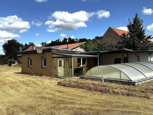 Bungalow zum Kauf 195.000 € 3,5 Zimmer 102 m² 1.595 m² Grundstück frei ab sofort Lünow Roskow 14778