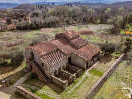 Bauernhaus zum Kauf 128.000 € 6 Zimmer 220 m² 1.000 m² Grundstück frei ab sofort Arezzo 52100