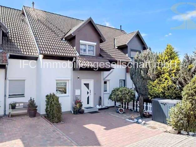 Reihenmittelhaus zum Kauf 179.000 € 5 Zimmer 112 m² 195 m² Grundstück Aken Aken (Elbe) 06385