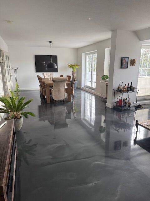 Immobilie in Stuhr - GROSSZÜGIGES WOHNEN AUF ZWEI EBENEN IN SCHÖNER WOHNLAGE VON STUHR-VARREL - Bild 1