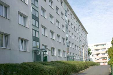 Wohnung zur Miete 268 € 2 Zimmer 49 m² 3. Geschoss Stauffenbergstraße 16 Neundorfer Vorstadt Plauen 08523
