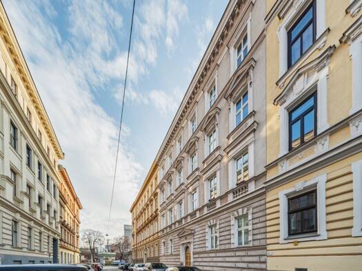 Sonstiges zum Kauf als Kapitalanlage geeignet 1.990.000 € 598,3 m² 352 m² Grundstück Währing 1180