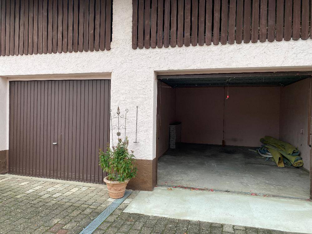 Immobilie in Karlsdorf-Neuthard - ### Zweifamilienhaus mit Nebengebäuden und Scheune ### - Bild 4