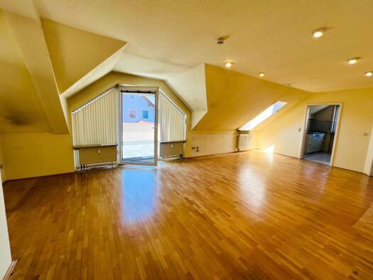 Wohnung zum Kauf 229.000 € 3 Zimmer 75 m² Dachgeschoss, 2. Geschoss frei ab sofort Hübnerweg 13 Ochsenfurt Ochsenfurt 97199