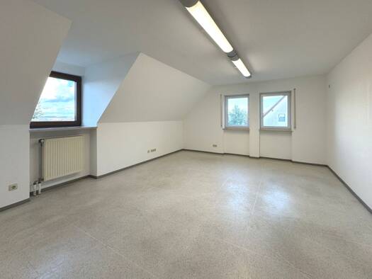 Wohnung zur Miete 920 € 4 Zimmer 116 m² Neustadt 91413