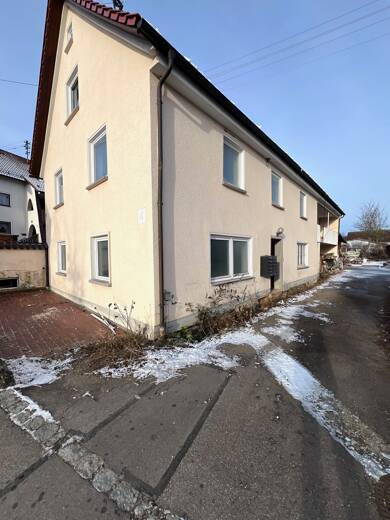 Haus zum Kauf 339.000 € 13 Zimmer 300 m² 1.047 m² Grundstück frei ab sofort Weißenhorner Straße 4 Autenried Ichenhausen 89335