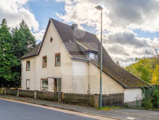 Einfamilienhaus zum Kauf 259.000 € 6 Zimmer 183 m² 885 m² Grundstück frei ab 01.07.2026 Dreisel Windeck 51570