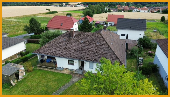 Einfamilienhaus zum Kauf provisionsfrei 139.900 € 7 Zimmer 180 m²<br/>Wohnfläche 917 m²<br/>Grundstück Densberg Jesberg / Densberg 34632