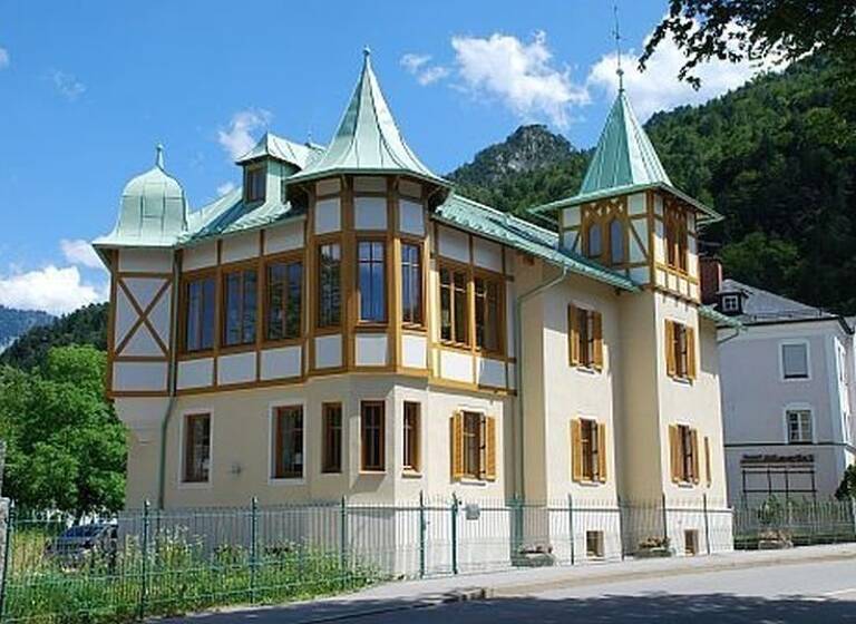 Villa zum Kauf 2.400.000 € 14 Zimmer 410 m²<br/>Wohnfläche 1.405 m²<br/>Grundstück Anton-Winkler-Straße 5 Bad Reichenhall Bad Reichenhall 83435