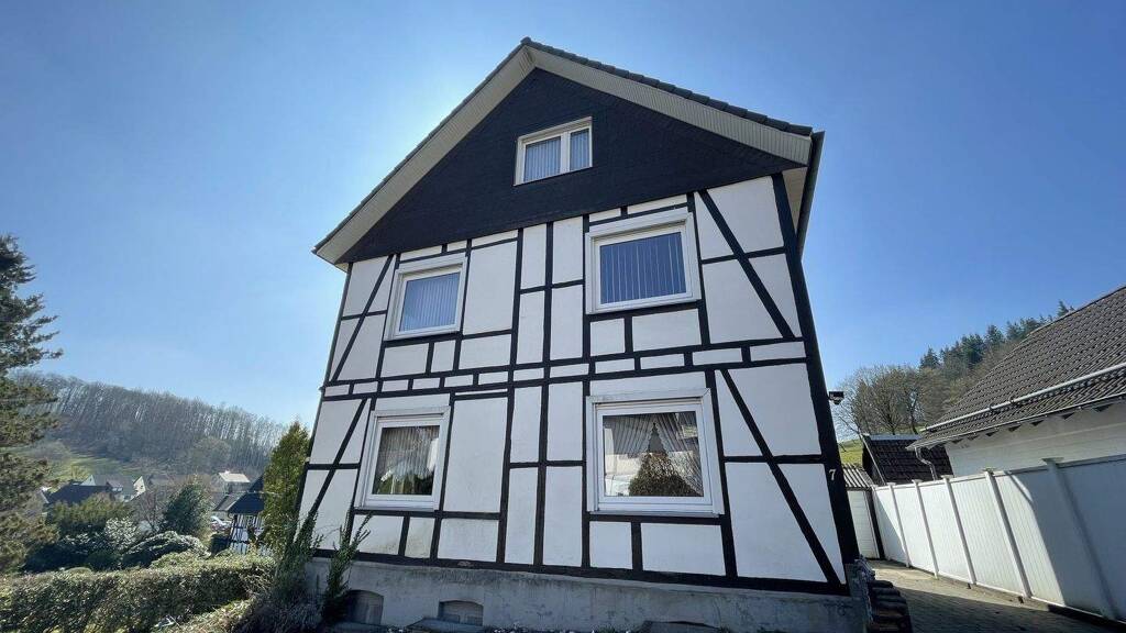 Einfamilienhaus zum Kauf 173.000 € 6 Zimmer 138 m² 275 m² Grundstück Bernberg Gummersbach 51647