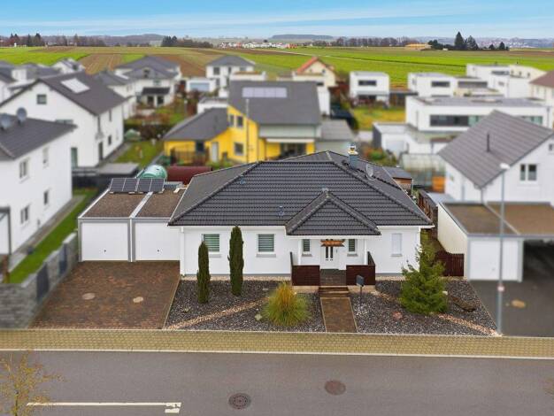 Bungalow zum Kauf 539.900 € 3,5 Zimmer 120 m² 493 m² Grundstück frei ab 01.03.2026 Laupheim 88471