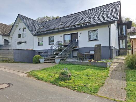 Einfamilienhaus zum Kauf provisionsfrei 449.000 € 9 Zimmer 320 m² 1.840 m² Grundstück Alter Kirchweg 18 Merlsheim Nieheim 33039