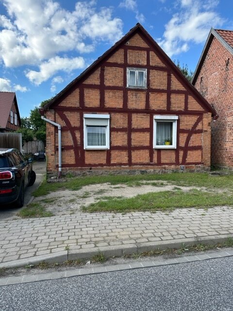 Einfamilienhaus zum Kauf 45.000 € 6 Zimmer 160 m²<br/>Wohnfläche 1.672 m²<br/>Grundstück Bellingen Tangerhütte 39517