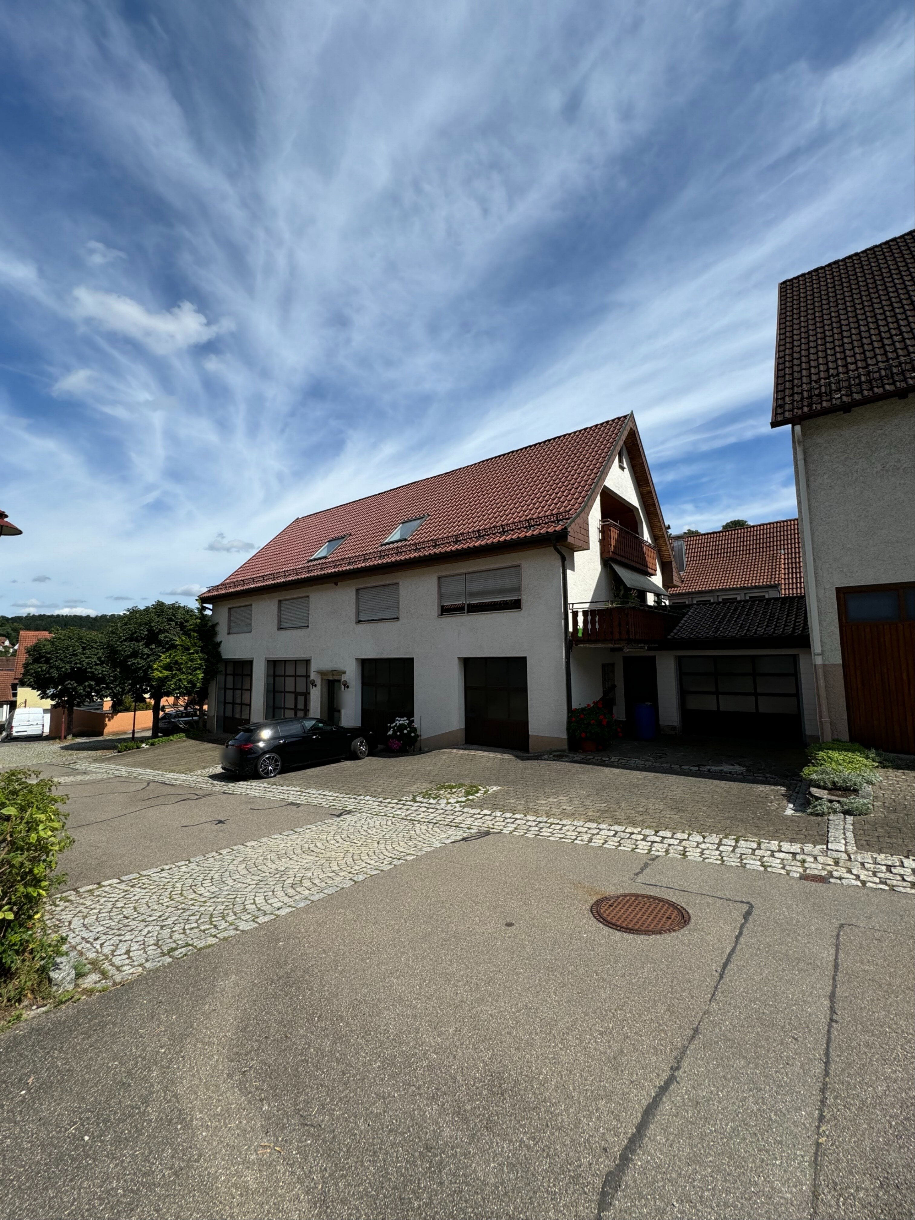 Mehrfamilienhaus zum Kauf 699.000 € 17 Zimmer 288,9 m²<br/>Wohnfläche 300 m²<br/>Grundstück Haiterbach Haiterbach 72221