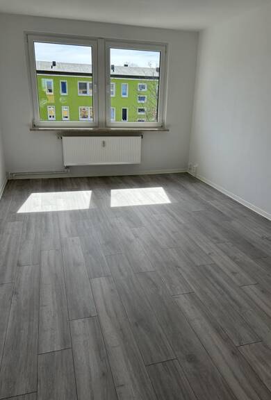 Wohnung zur Miete 281 € 2 Zimmer 48,9 m² Dachgeschoss, 3. Geschoss Heinrich-Heine-Straße 8 Bad Dürrenberg Bad Dürrenberg 06231