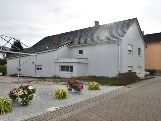 Mehrfamilienhaus zum Kauf 495.000 € 13 Zimmer 313 m² 412 m² Grundstück Duttenhurster Straße 8 Ortsgebiet Sinzheim 76547