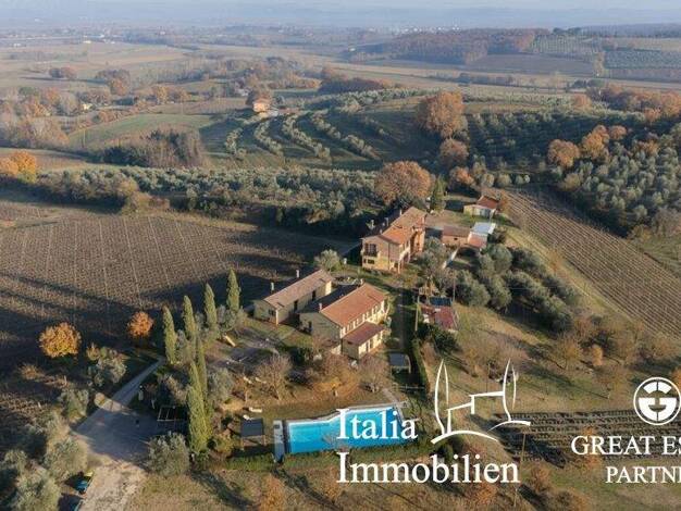 Bauernhaus zum Kauf 980.000 € 15 Zimmer 416 m² 39.000 m² Grundstück Montepulciano 53045
