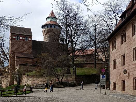 Wohnung zur Miete 568 € 3 Zimmer 71 m² 3. Geschoss frei ab 01.05.2026 Obere Söldnersgasse Sebald Nürnberg 90403