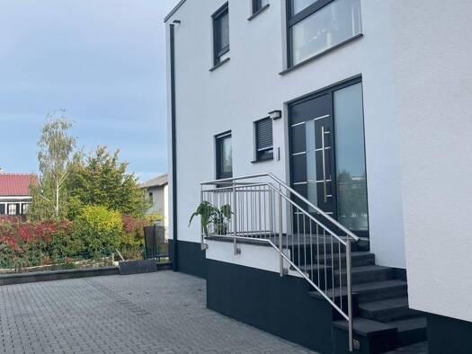 Wohnung zur Miete 950 € 3 Zimmer 75 m² 3 Geschosse frei ab sofort Schubertstraße 4 Steinbach Fernwald 35463