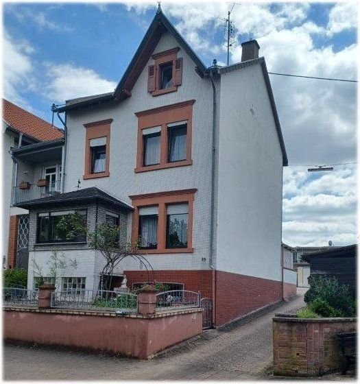 Mehrfamilienhaus zum Kauf 8 Zimmer 120 m²<br/>Wohnfläche 143 m²<br/>Grundstück ab sofort<br/>Verfügbarkeit Mettlach Mettlach 66693