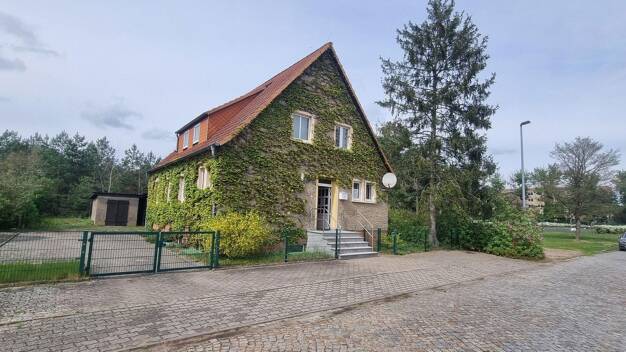 Einfamilienhaus zum Kauf provisionsfrei 180.000 € 9 Zimmer 180 m² 575 m² Grundstück Lange Straße 9 Ernst-Thälmann-Siedlung Viereck / ETS 17309