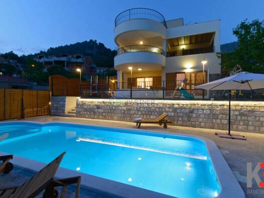 Haus zum Kauf 830.000 € 7 Zimmer 300 m² 800 m² Grundstück Split 0