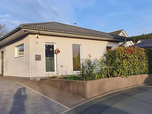 Bungalow zum Kauf provisionsfrei 619.000 € 4 Zimmer 124 m² 426 m² Grundstück Spatzenwiesenweg 5 Oberreifenberg Schmitten 61389
