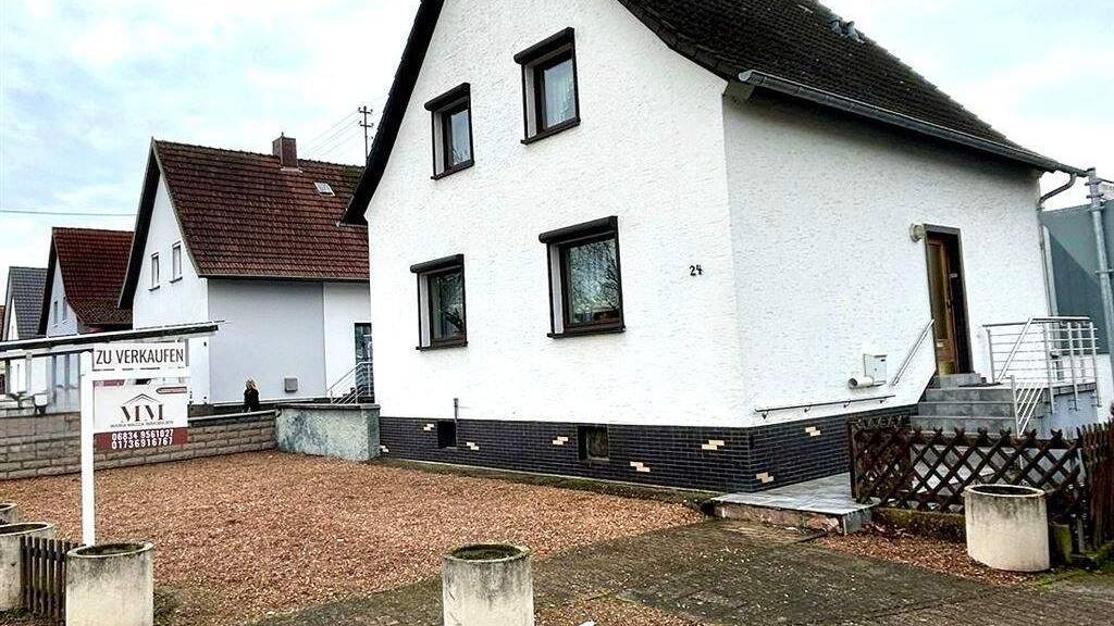 Immobilie in Rehlingen-Siersburg - Sofort frei!!! 1 FH  in zentraler Lage von 66780 Rehlingen zu Verkaufen - Bild 0