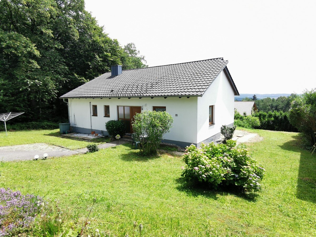 Bungalow zum Kauf 309.000 € 4 Zimmer 105 m²<br/>Wohnfläche 1.280 m²<br/>Grundstück Engolling Auerbach 94530