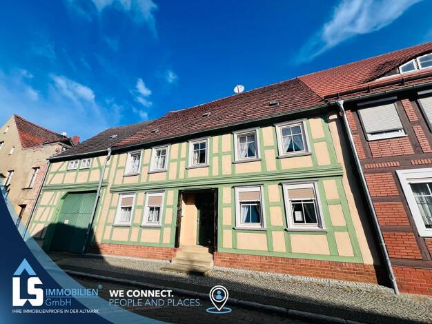 Mehrfamilienhaus zum Kauf provisionsfrei 299.000 € 8 Zimmer 210 m² 200 m² Grundstück Kirchstraße 23 Werben 39615