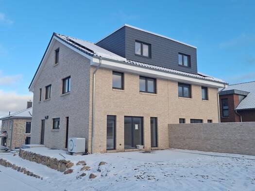 Doppelhaushälfte zur Miete 3.500 € 7 Zimmer 205 m² 353 m² Grundstück frei ab sofort Scharbeutz 23683