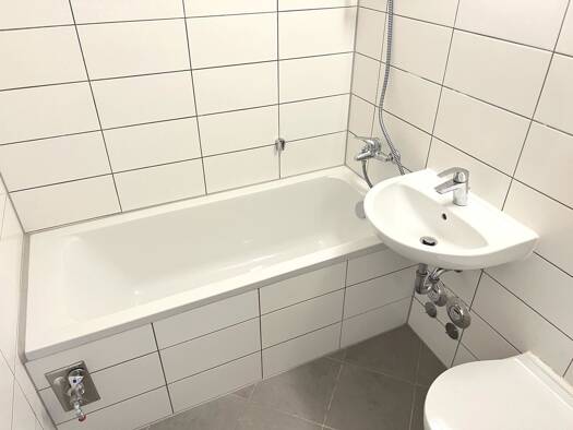 Wohnung zur Miete 353 € 3 Zimmer 51,5 m² 1. Geschoss Martin-Niemöller-Straße 2 Johannesplatz Erfurt 99086