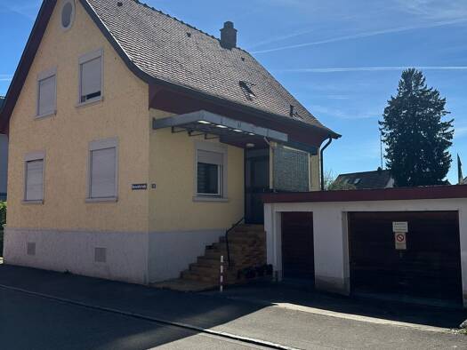 Einfamilienhaus zur Miete 1.660 € 5,5 Zimmer 160 m² 585 m² Grundstück frei ab sofort Neumattstraße 14 Tiengen Waldshut-Tiengen 79761
